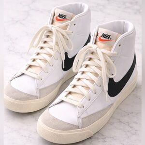 Nike Blazer Mid '77 Vintage sneakers in white leather with a black swoosh